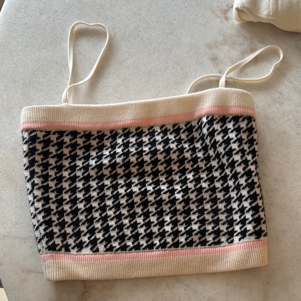 Stylish Houndstooth Knit Crop Top